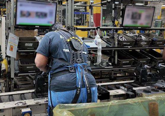 apex-2-exosuit-in-manufacturing-tasks (1)-1